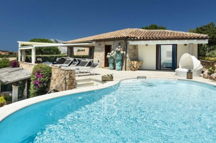 Bellissima villa con annessa piscina in costa smeralda